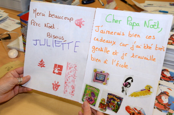 «Cher Père Noël…»: Michel Bussi «très fier d&rsquo;avoir été choisi» pour répondre aux lettres envoyées à La Poste