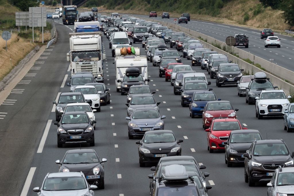 Accident de la circulation sur l&rsquo;A43: bovins morts, fusil d&rsquo;assaut sur la chaussée et fiché S en fuite