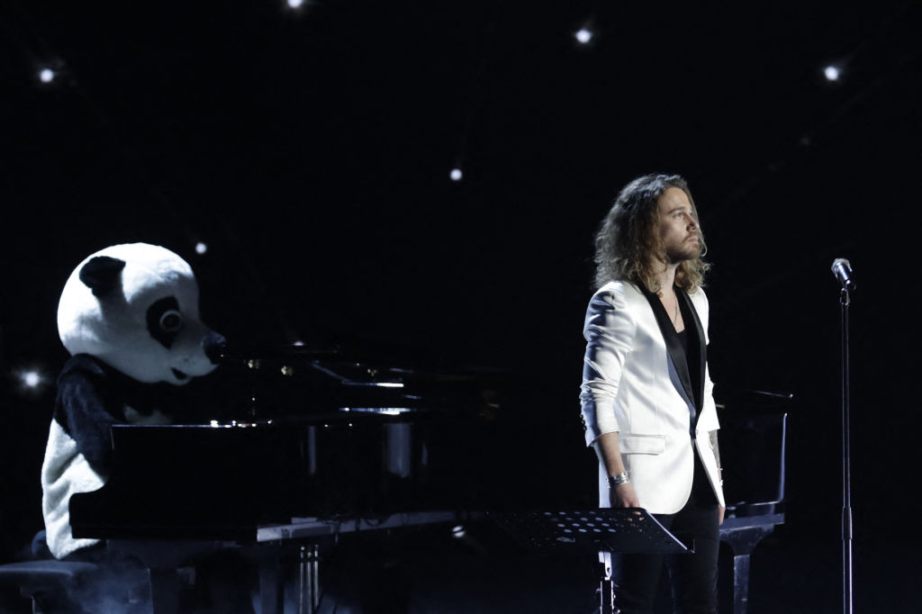 Julien Doré en flic baba cool surnommé «Panda» sur TF1, dans une nouvelle comédie policière