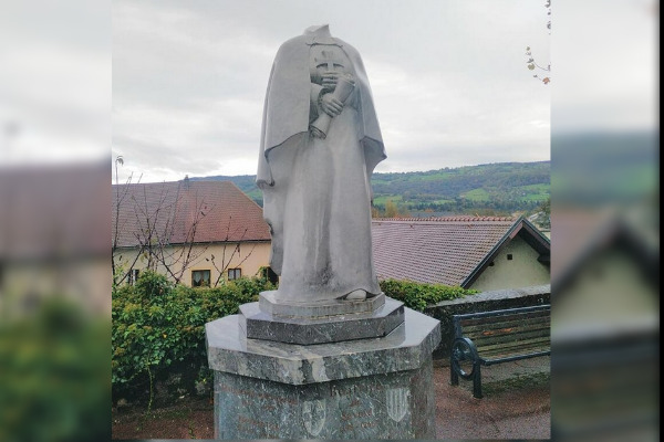 Savoie: «Stupéfaction et sidération» aux Échelles, où la statue de Béatrice de Savoie a été décapitée