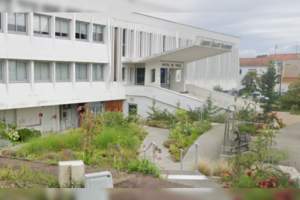 «On ne se laissera pas faire»: opposés à l’accueil de migrants dans une station balnéaire, en Vendée, des habitants manifestent