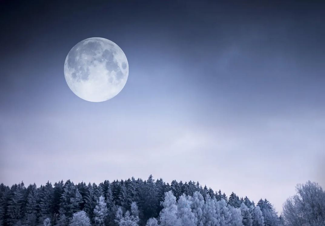 Une pleine «Lune froide» s&rsquo;élèvera haut dans le ciel à l&rsquo;approche de Noël: voici ce qu&rsquo;il faut savoir