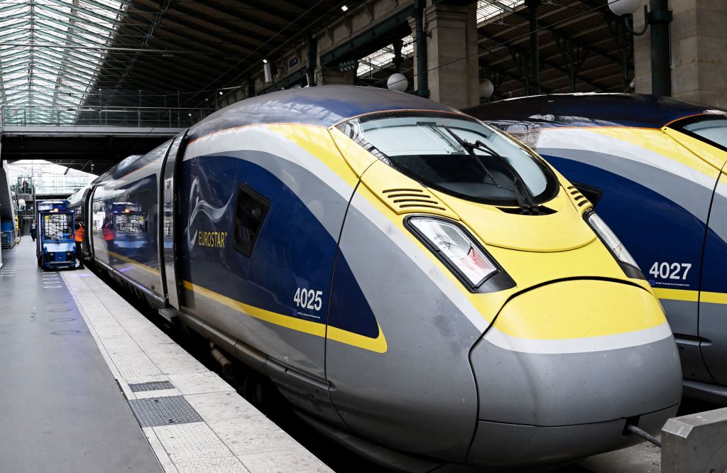 Paris: un migrant décède électrocuté sur le toit d’un train Eurostar en gare du Nord