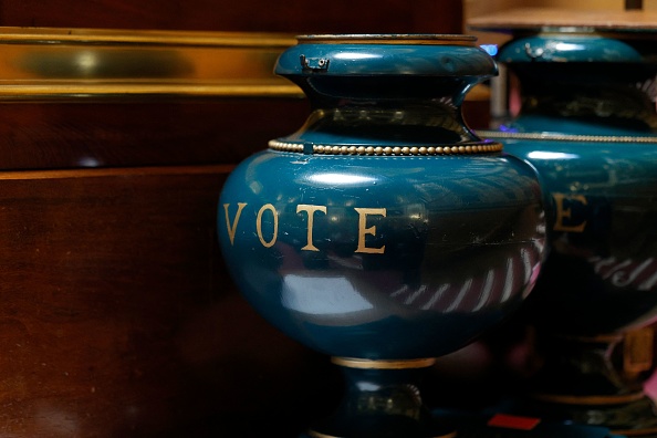 Assemblée: le projet de loi immigration adopté par la Commission des lois