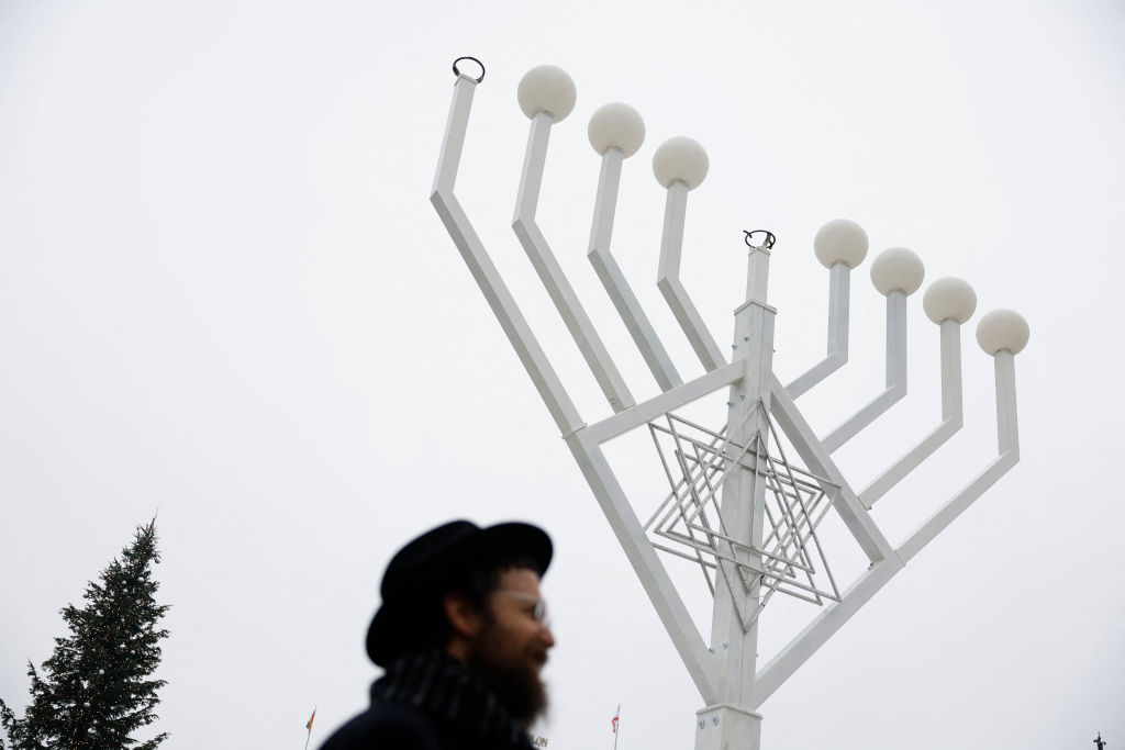 À Paris, la communauté juive veut résister à la peur pour sa fête de Hanouka