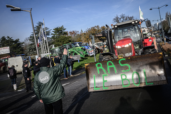 Les agriculteurs en colère dénoncent des règlementations aberrantes: « Ils sont en train de nous démoraliser », « les jeunes se détournent du métier »