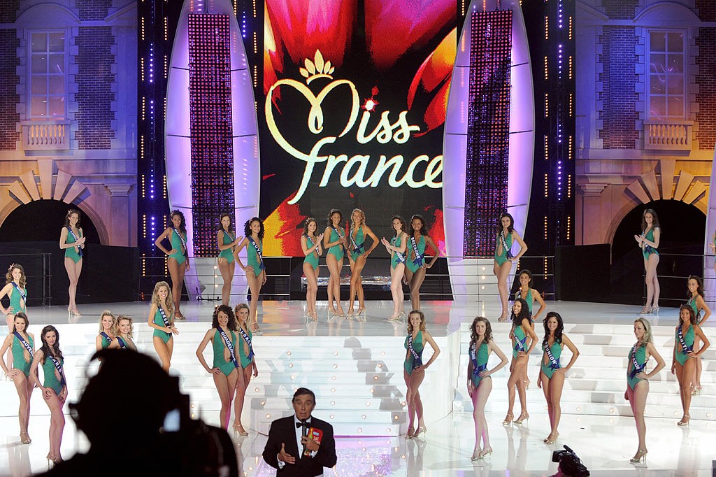 Miss France 2024: entre uniforme et talons aiguilles, Miss Franche-Comté a trouvé sa voie