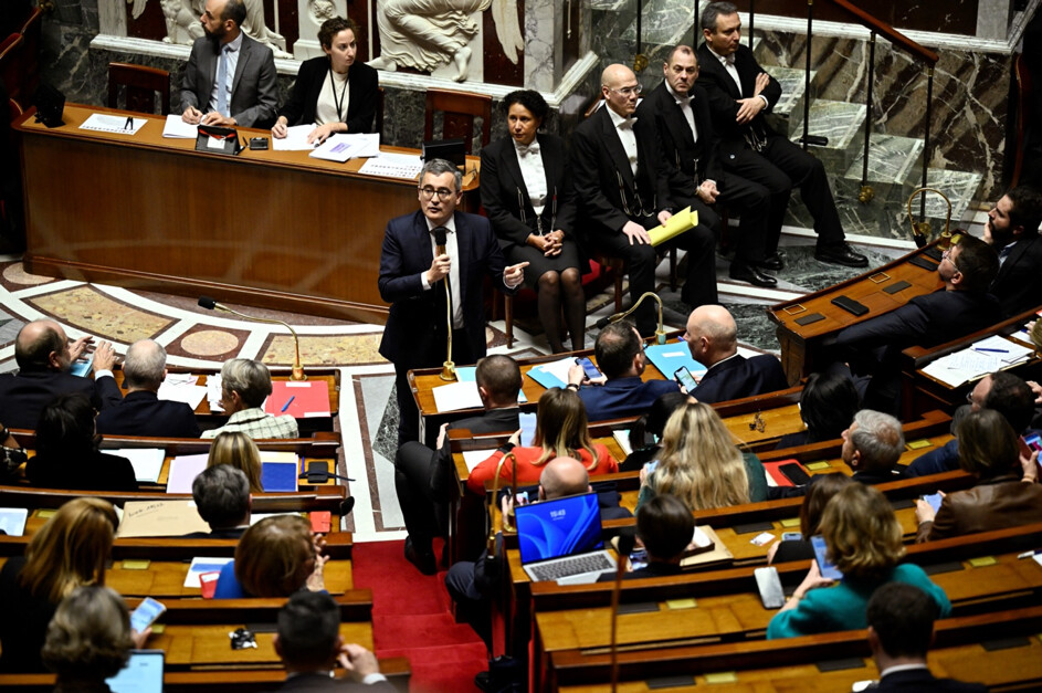 Projet de loi immigration : la Commission mixte paritaire trouve un accord, fissure dans la majorité