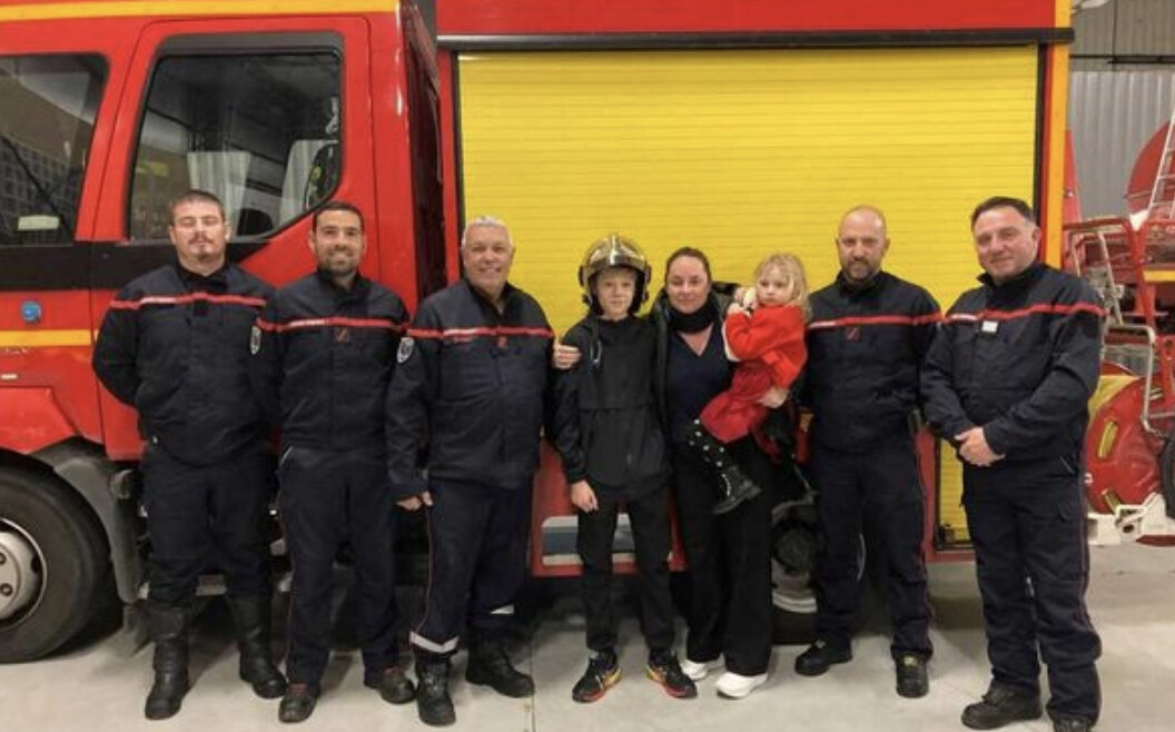 «Je suis très fière de lui»: le jour de Noël, un adolescent de 13 ans sauve sa mère de la noyade après un accident de voiture