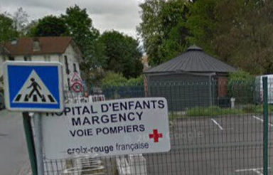 À l’hôpital de Margency, forces de l’ordre et pompiers «mettent des étoiles» dans les yeux des enfants