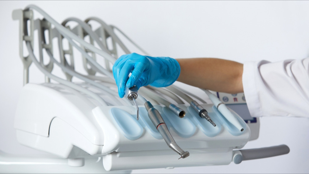 L&rsquo;Université de Poitiers ouvre un cabinet dentaire gratuit pour ses étudiants, une première en France