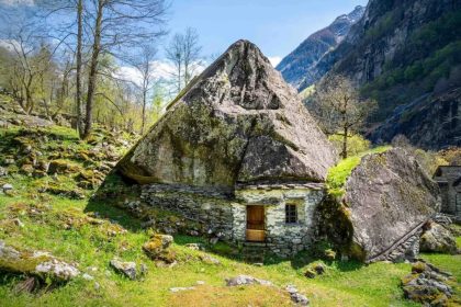 Ce hameau ressemble à la Comté de Tolkien où des gens y vivent encore