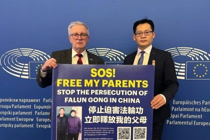 L&rsquo;UE adopte une résolution condamnant la persécution du Falun Gong par le PCC et demande des sanctions
