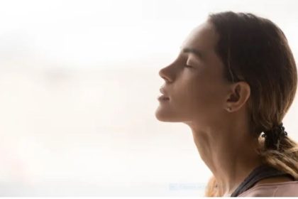 Une femme pardonne à son père qui l&rsquo;a maltraitée: expérience de mort imminente