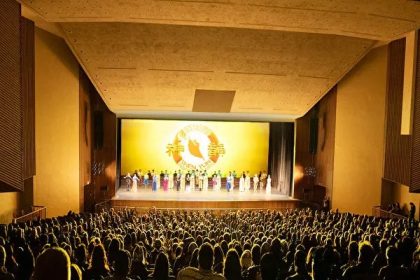 La liberté d&rsquo;expression artistique est menacée par la censure imposée par le PCC à Shen Yun, affirme un rapport