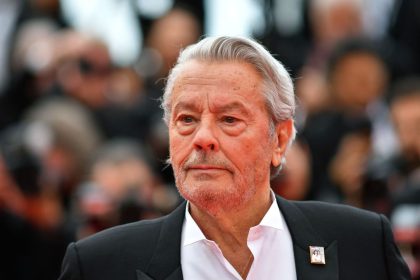 «Je veux mourir, la vie est finie»: Alain Delon «suicidaire» selon son médecin