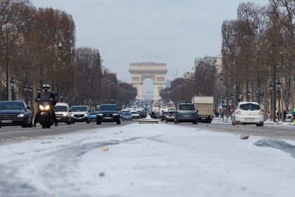 Le froid s&rsquo;accentue en France, galères d&rsquo;automobilistes en Île-de-France
