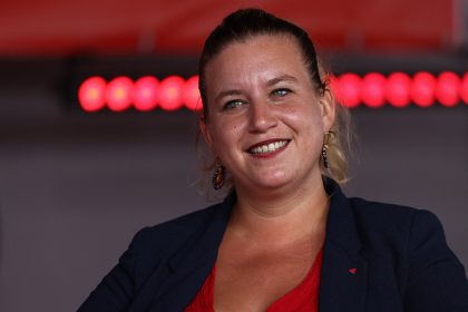 Des élus de gauche passent la nuit sous une tente pour dénoncer le mal-logement, leur attitude provoque l’indignation