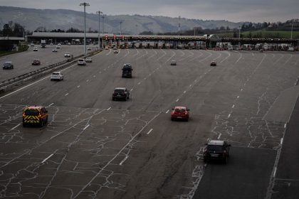 Un miracle de Noël: un automobiliste réussit à stopper une voiture à contresens sur une autoroute