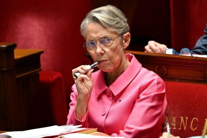 Rentrée politique : Emmanuel Macron planche-t-il sur un remaniement ministériel ?