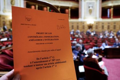 La loi immigration promulguée par Emmanuel Macron
