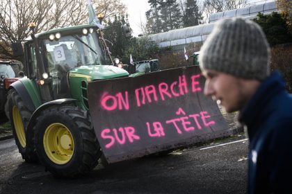 « C’est de l’hypocrisie » : les agriculteurs fustigent la vente d’acétamipride en magasins