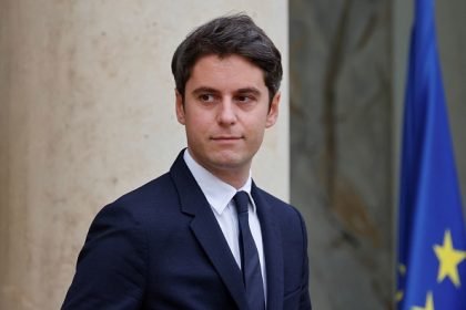 Gabriel Attal en réunion avec des chefs d&rsquo;établissements, dans l&rsquo;attente de l&rsquo;annonce du Premier ministre