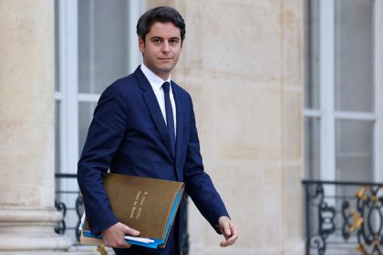 L&rsquo;annonce du nouveau Premier ministre attendue, Gabriel Attal toujours pressenti