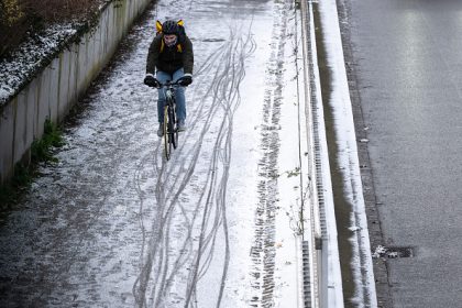 Pluies verglaçantes dans le nord et l&rsquo;est de la France, neige encore modérée