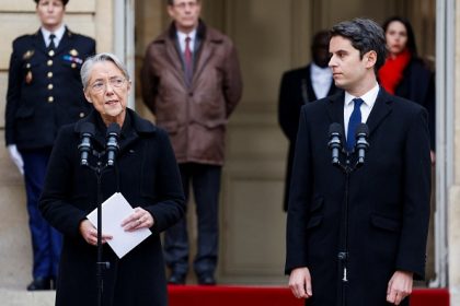 Gabriel Attal s&rsquo;est entretenu avec Élisabeth Borne avant la passation de pouvoir