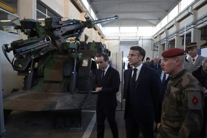 Défense: Macron exhorte à «une industrie en mode économie de guerre» pour les besoins de l&rsquo;Ukraine et de la sécurité européenne