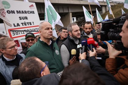 Colère des agriculteurs: entre actions coups de poing et dégradations