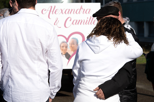 « Solidarité et émotion » : 4000 participants à la marche blanche en hommage à Alexandra et Camille tuées sur un barrage en Ariège