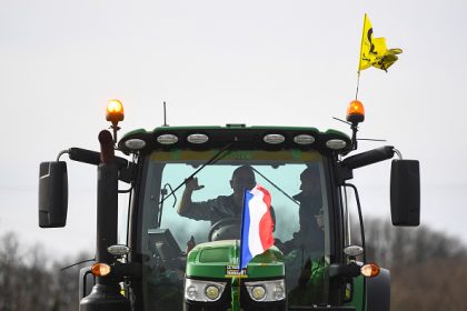 Agriculteurs en colère: 15 agriculteurs interpellés près de Rungis et placés en garde à vue