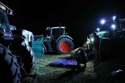 Une partie du convoi d&rsquo;agriculteurs du Sud-Ouest vers Rungis bloqué dans le Loiret pour la nuit