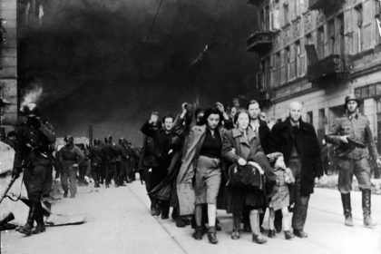 « S&rsquo;il n&rsquo;y avait pas eu le test ADN, il n&rsquo;y aurait rien eu »: 80 ans après l&rsquo;Holocauste, un survivant polonais retrouve sa famille