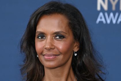 « Je monterai sur leurs tracteurs »: Karine Le Marchand affiche son soutien aux agriculteurs en colère