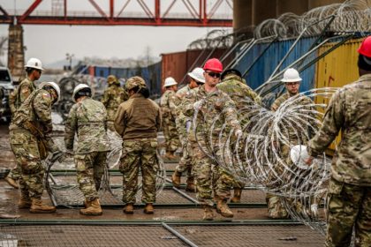 Face à l&rsquo;éventualité d&rsquo;une fédéralisation de la Garde nationale texane par Biden, le gouverneur de l&rsquo;Etat déclare se tenir « prêt »