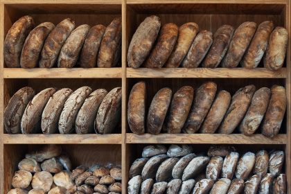 Finistère: cette boulangère crée son four à bois nomade