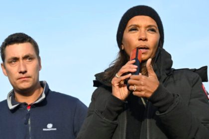 «S&rsquo;il n&rsquo;y a pas de violence, ça peut marcher»: sur un point de blocage, Karine Le Marchand encourage le mouvement des agriculteurs