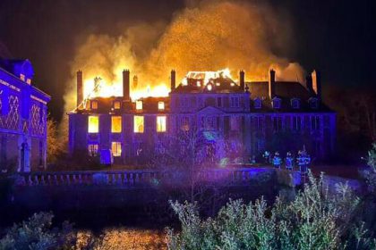 Eure: un château du XVIIe siècle, régulièrement squatté, ravagé par un gigantesque incendie