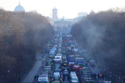 Grève des agriculteurs allemands: les professionnels alsaciens se mobilisent à la frontière et témoignent de leur solidarité