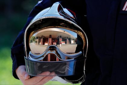 Mantes-la-Jolie: caillassés en pleine intervention, des pompiers ripostent et pourchassent leurs assaillants