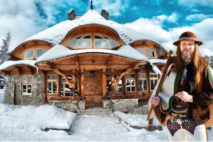 Il construit des chalets dignes des contes de fées et affirme que les « tendances modernes » nuisent à l&rsquo;art et à l&rsquo;architecture