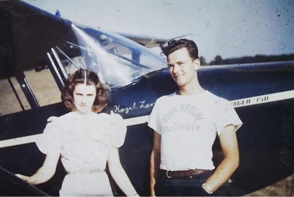 Un couple âgé de 99 et 100 ans partage ses secrets pour 75 ans de mariage heureux