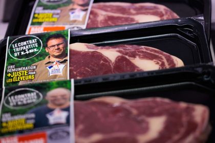 « De la viande française, aux normes françaises » réclament les agriculteurs dans une opération coup de poing