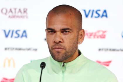 Viol dans une discothèque: le footballeur Dani Alves est condamné à 4 ans et demi de prison