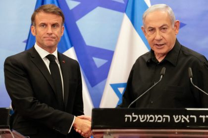 Polémique sur Israël : Emmanuel Macron s&rsquo;en prend aux ministres et aux journalistes, les accusant de transformer ses propos