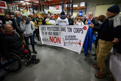 La suspension du plan Ecophyto satisfait les agriculteurs mais met en colère les riverains de leurs exploitations