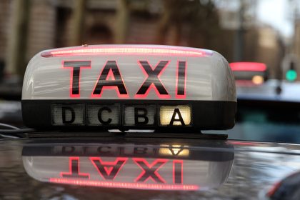 Grève des taxis : une religieuse rate son avion, un chauffeur l’emmène gratuitement de Nantes à Toulouse